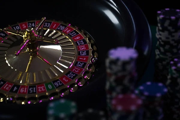 Community cards and player betting